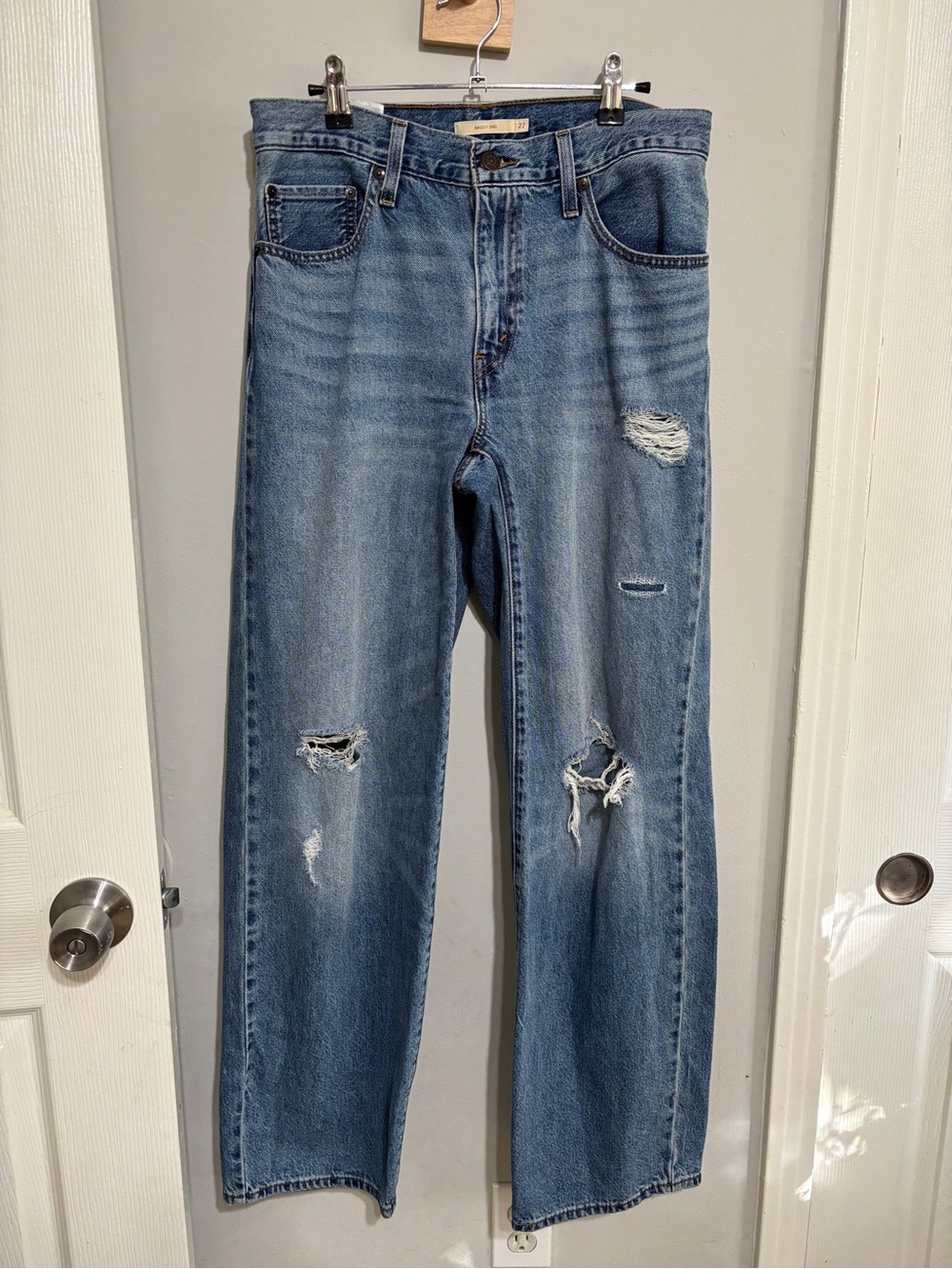 Levi’s Baggy Dad Distressed Medium Wash 27